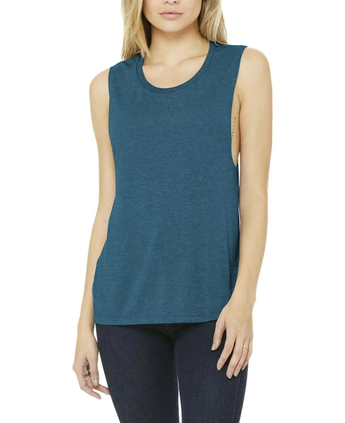Women's Sleeveless Flowy Scoop Neck Muscle Tank with Curved Hem