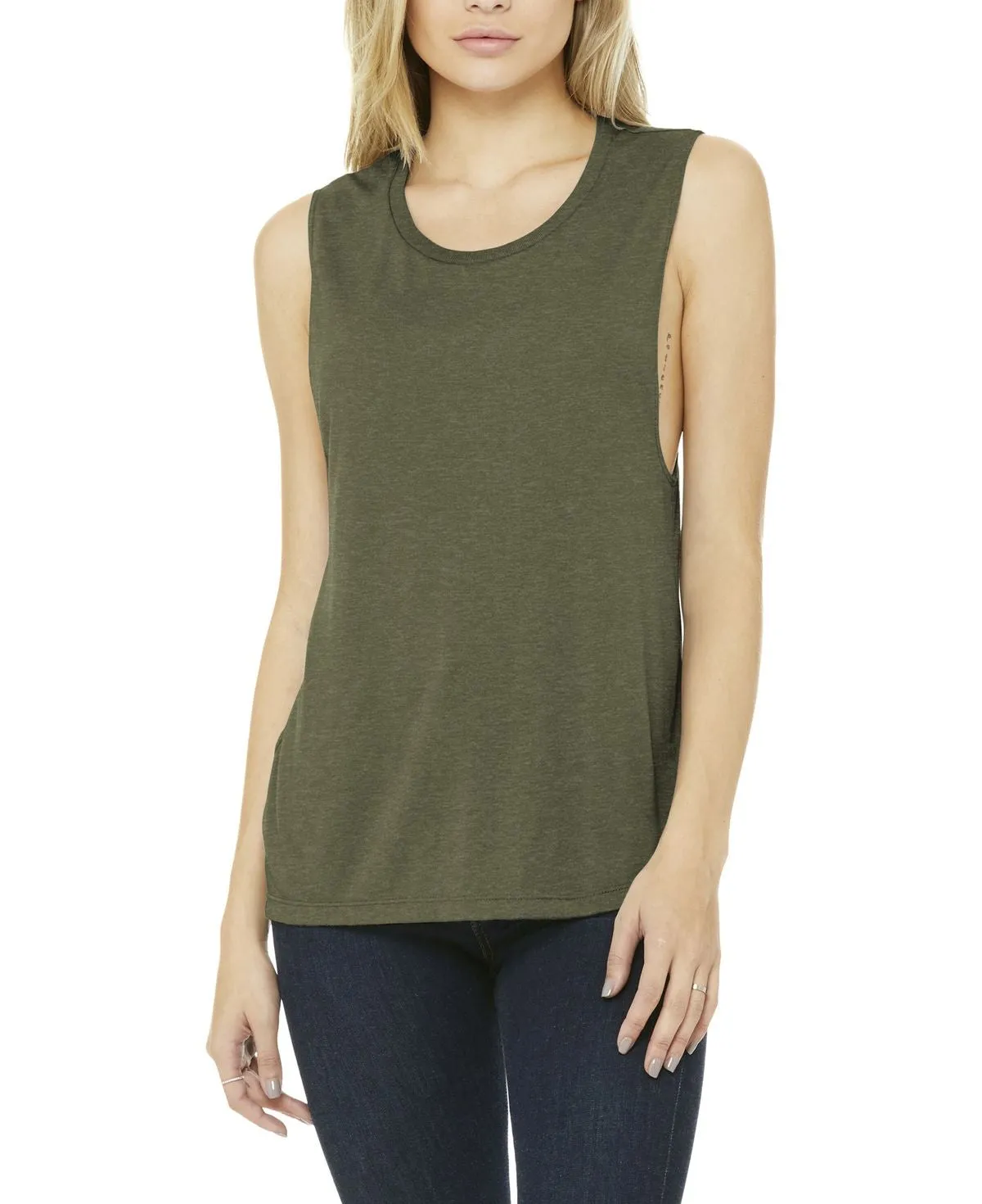 Women's Sleeveless Flowy Scoop Neck Muscle Tank with Curved Hem