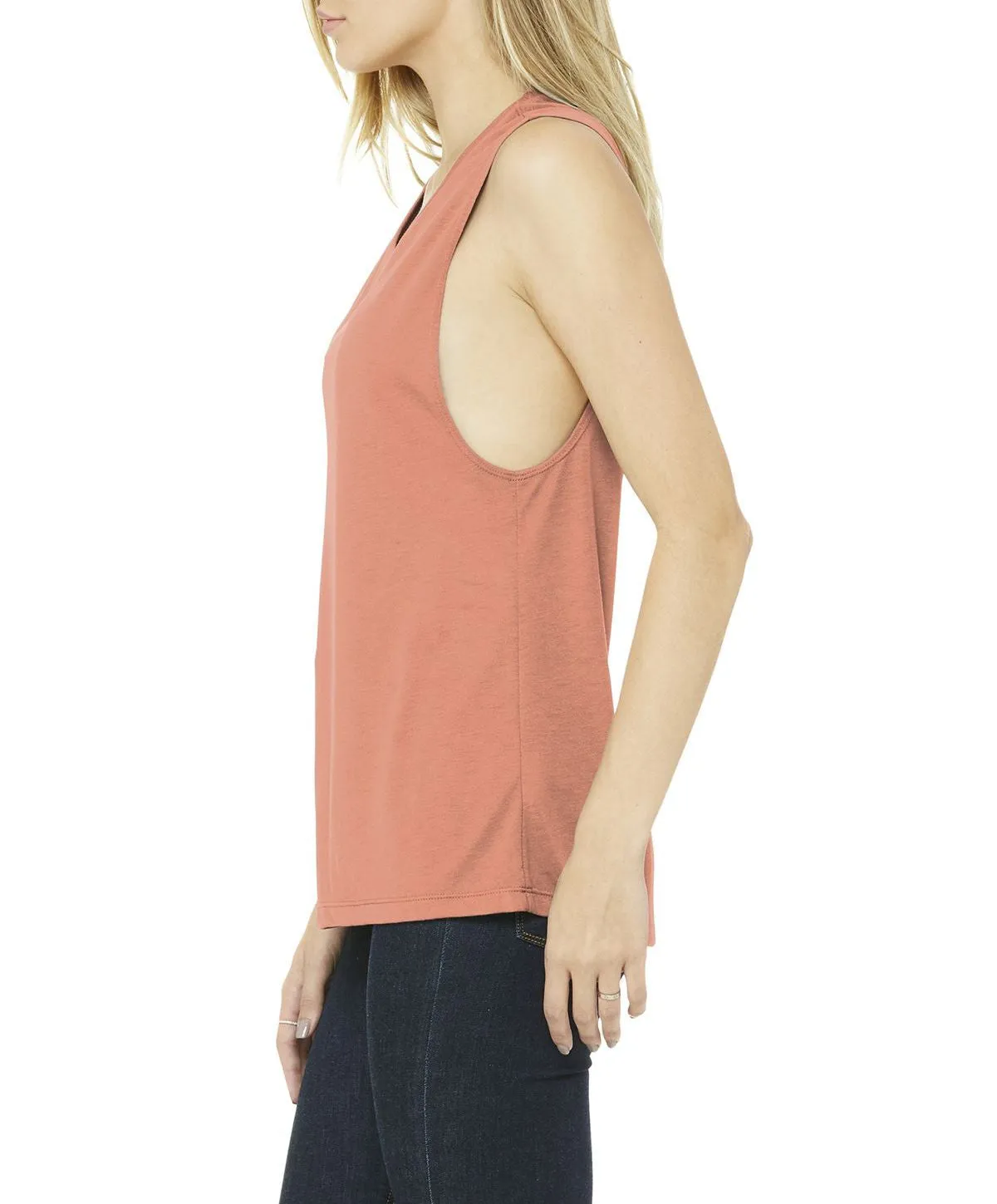 Women's Sleeveless Flowy Scoop Neck Muscle Tank with Curved Hem