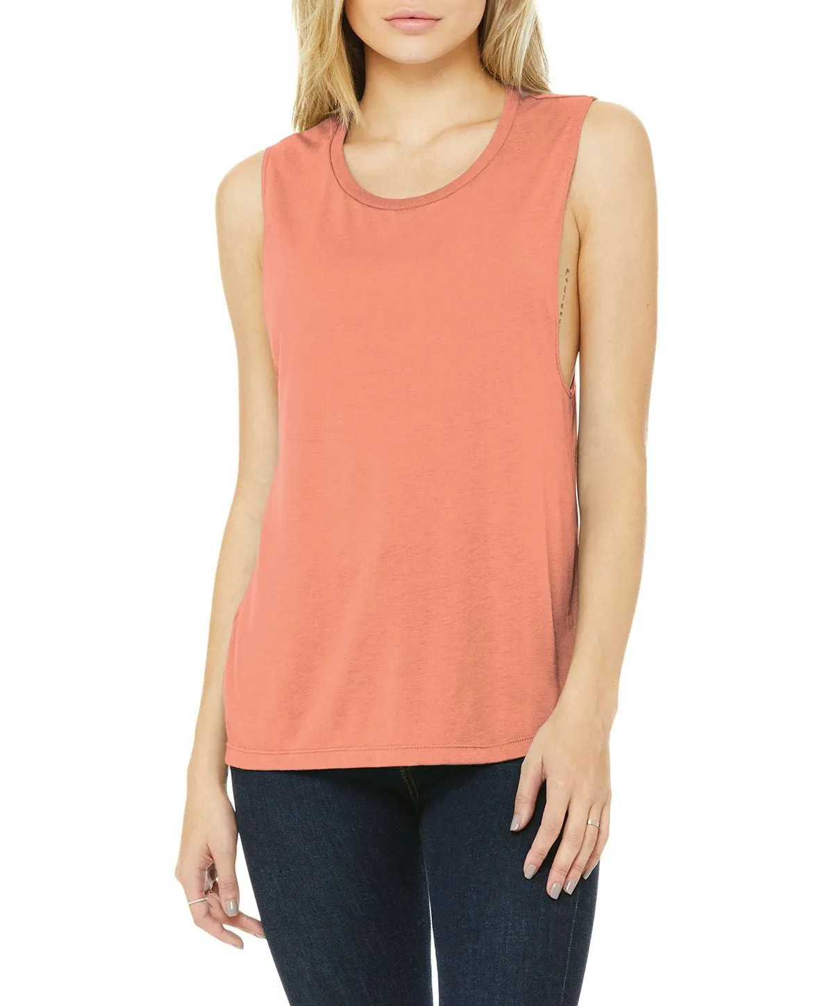 Women's Sleeveless Flowy Scoop Neck Muscle Tank with Curved Hem