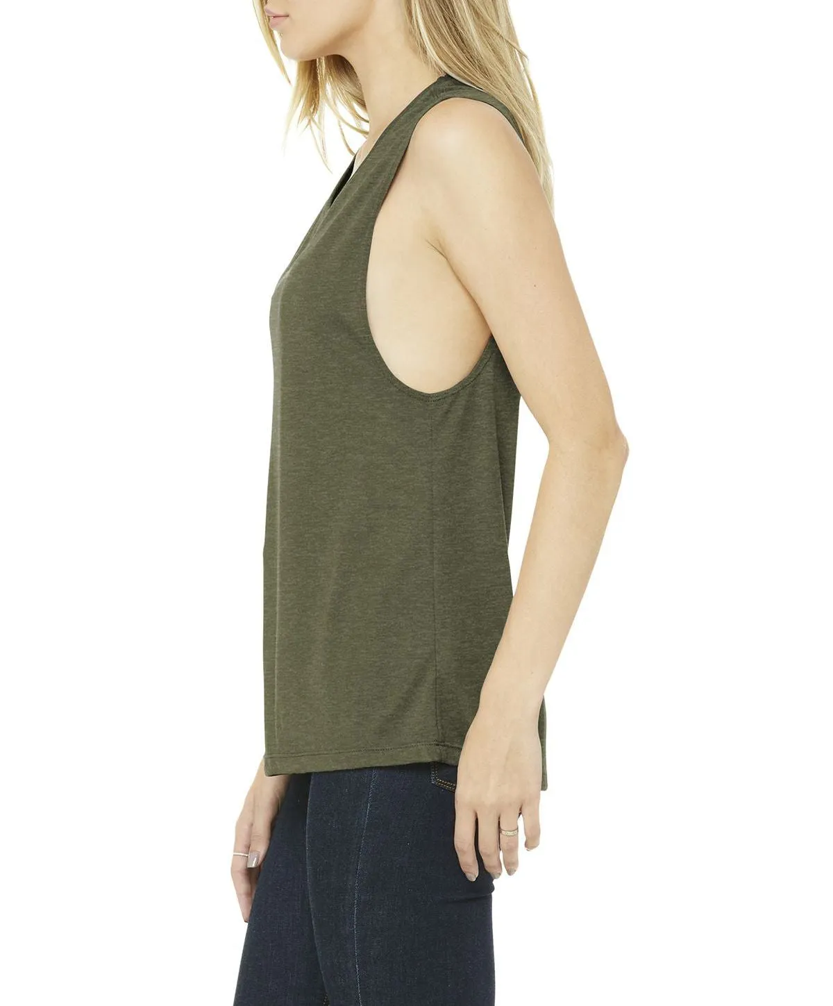 Women's Sleeveless Flowy Scoop Neck Muscle Tank with Curved Hem