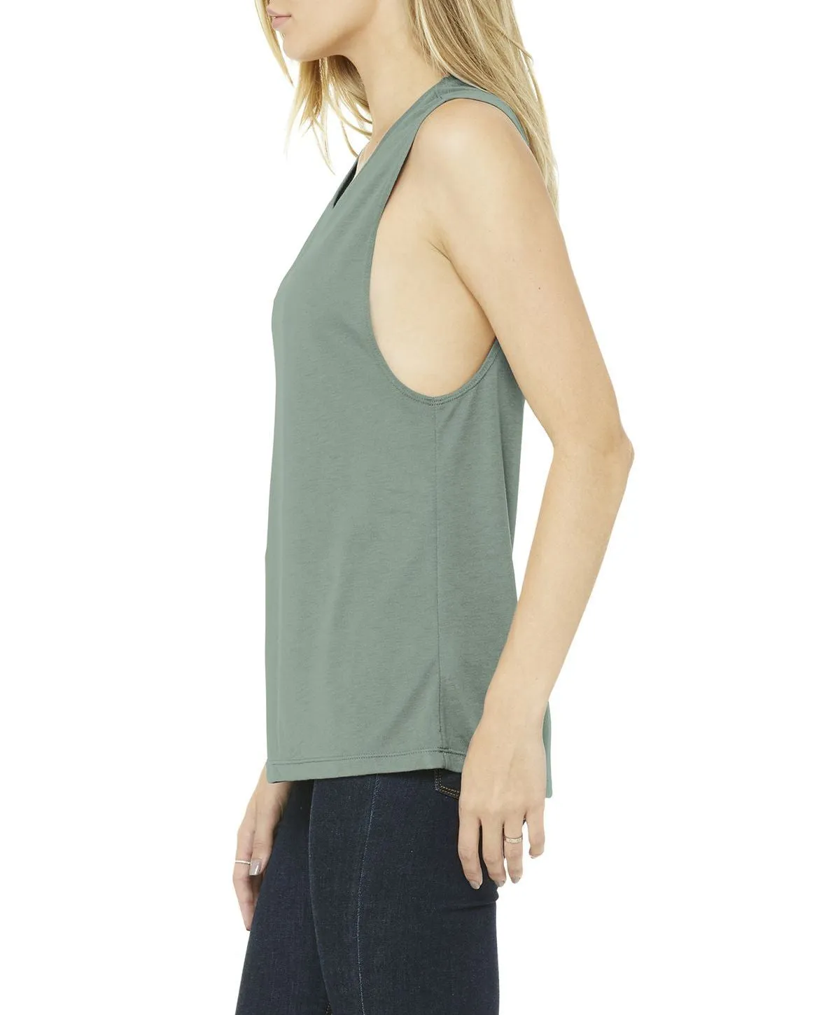 Women's Sleeveless Flowy Scoop Neck Muscle Tank with Curved Hem