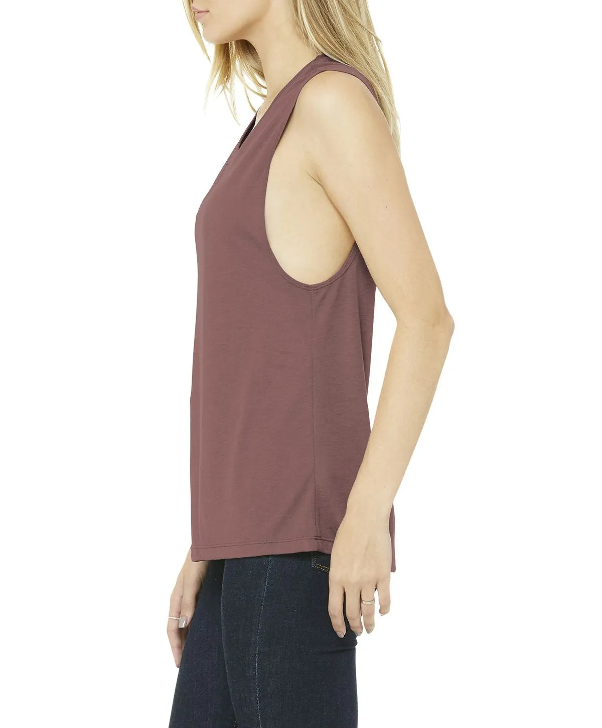 Women's Sleeveless Flowy Scoop Neck Muscle Tank with Curved Hem
