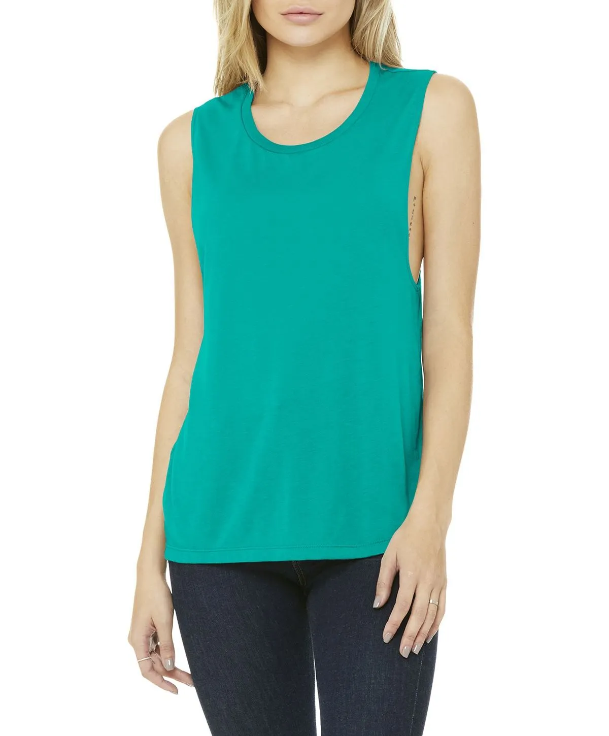 Women's Sleeveless Flowy Scoop Neck Muscle Tank with Curved Hem