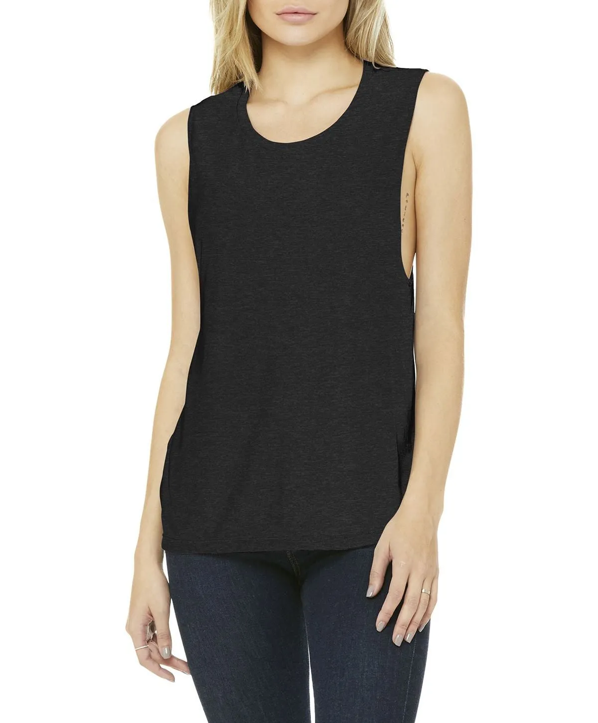 Women's Sleeveless Flowy Scoop Neck Muscle Tank with Curved Hem